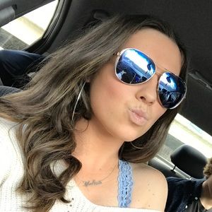 Meet your Posher, Madison